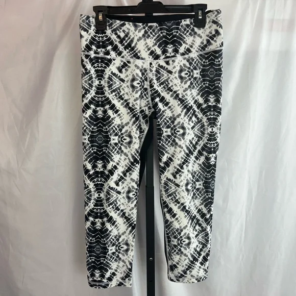 Victoria's Secret, Pants & Jumpsuits, Victorias Secret Vsx Sport Knockout  Capri Leggings Size Large